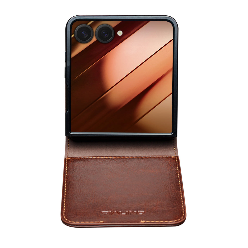 QIALINO Étui Premium Marron, en cuir véritable fait Main pour Samsung Galaxy Z Flip7
