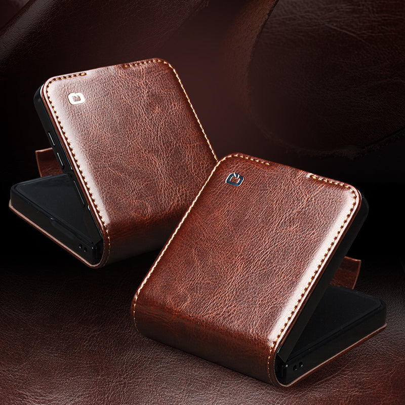QIALINO Étui Premium Marron, en cuir véritable fait Main pour Samsung Galaxy Z Flip7