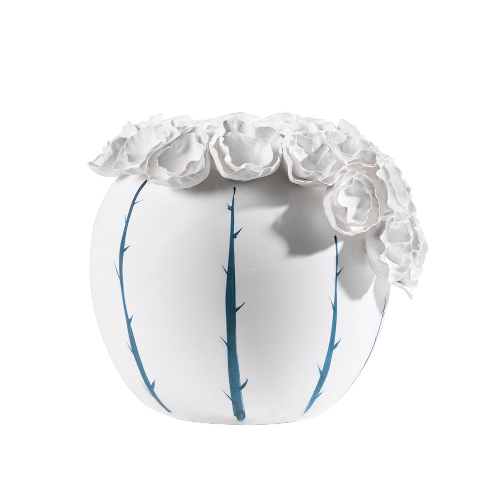 Merlin Living Vase en Céramique Fait Main avec Motif Bleu Peint et Fleur en Relief