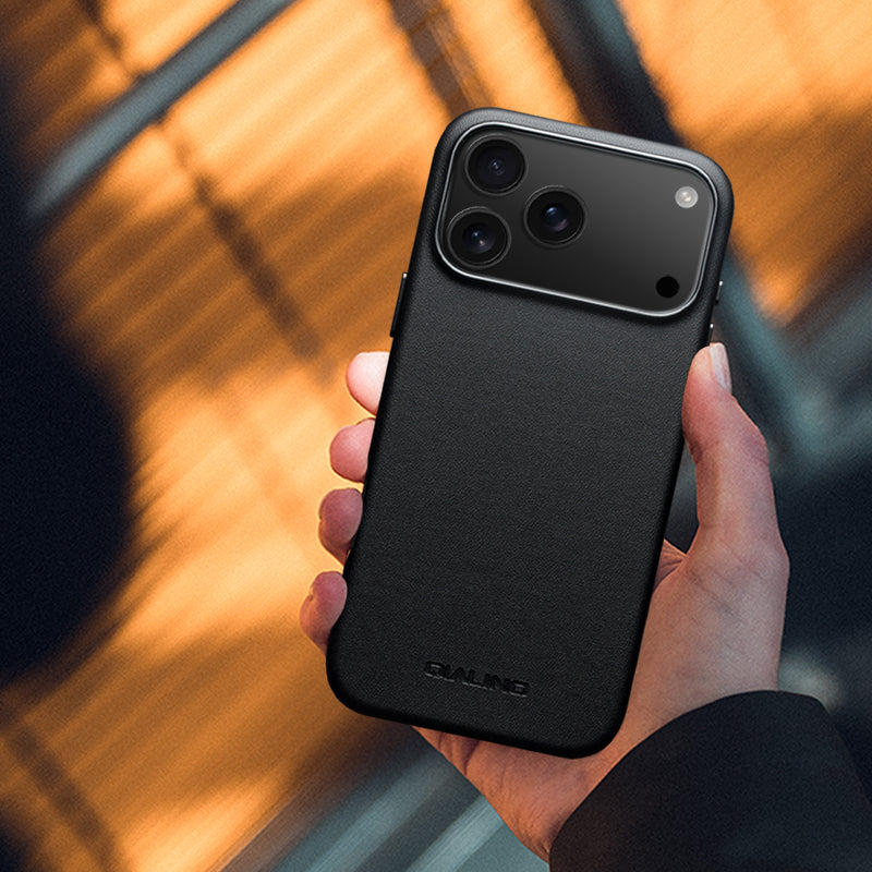QIALINO Coque arrière Premium Noir, en cuir véritable fait main, compatible MagSafe, pour iPhone 17 Pro