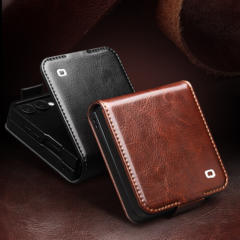 QIALINO Étui Premium Noir, en cuir véritable fait Main pour Samsung Galaxy Z Flip7