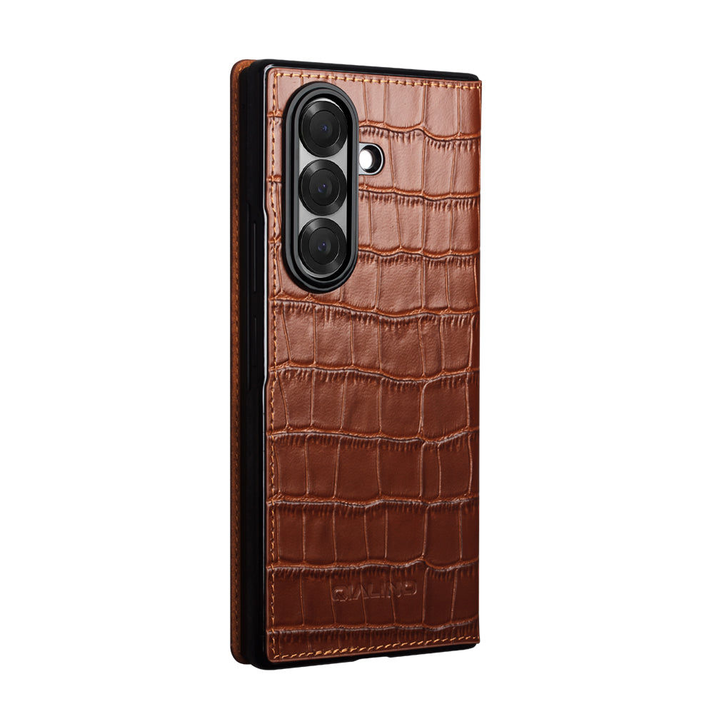 QIALINO Étui Premium Marron, en cuir véritable fait main, finition grain Alligator, pour Samsung Galaxy Z Fold7