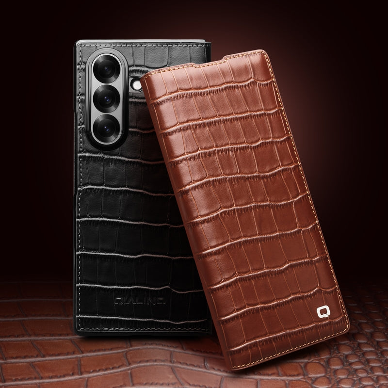 QIALINO Étui Premium Marron, en cuir véritable fait main, finition grain Alligator, pour Samsung Galaxy Z Fold7